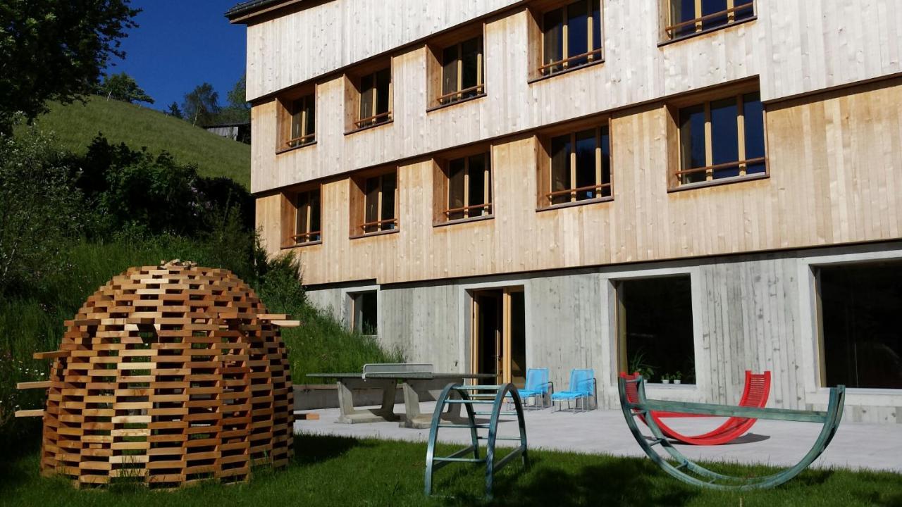 Saanen Gstaad Youth Hostel Exterior foto