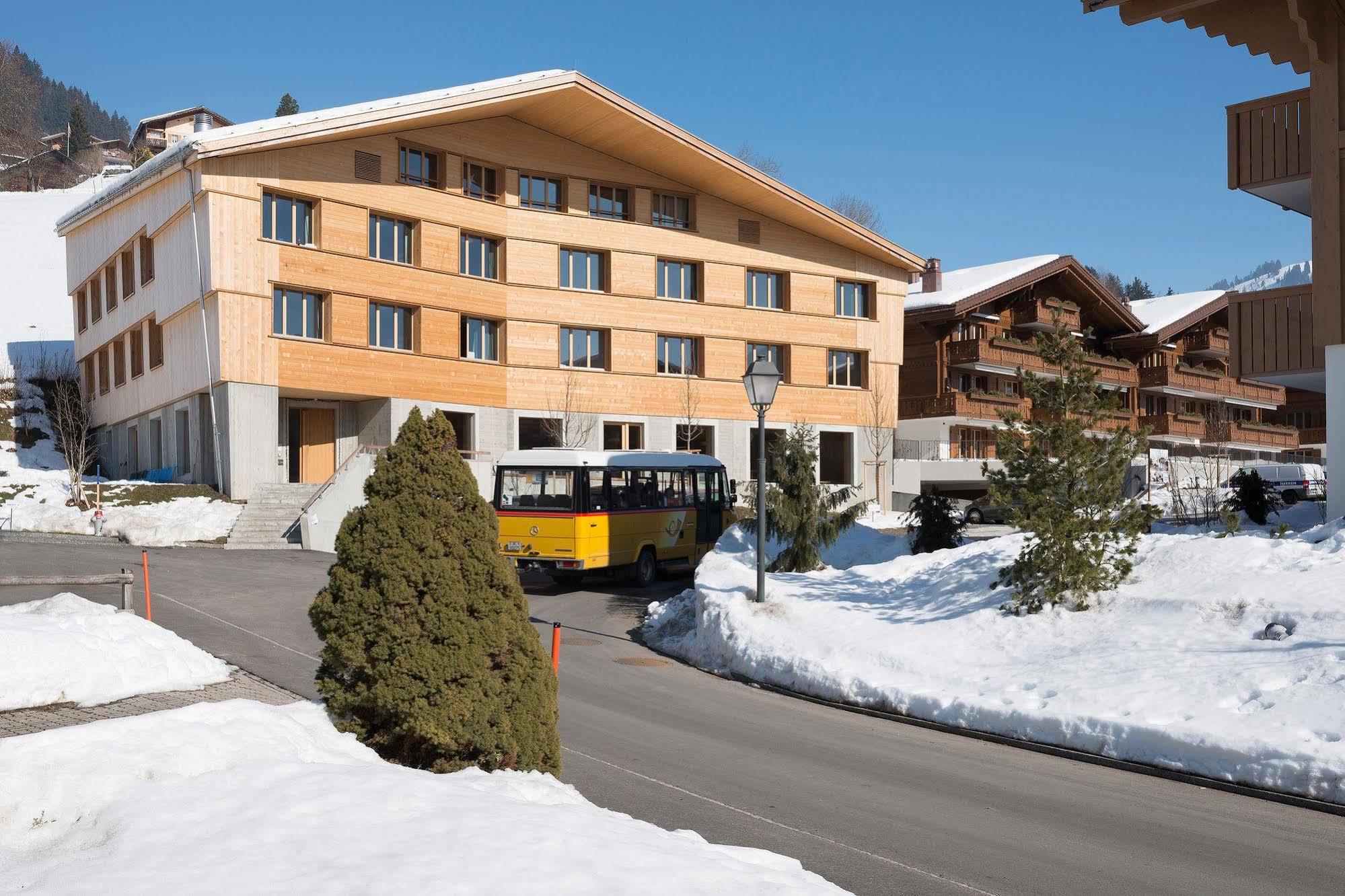 Saanen Gstaad Youth Hostel Exterior foto